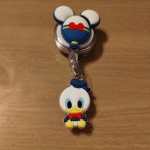 New Fun Disney Nurse Doctor CNA Donald Duck Retractable Badge Holder